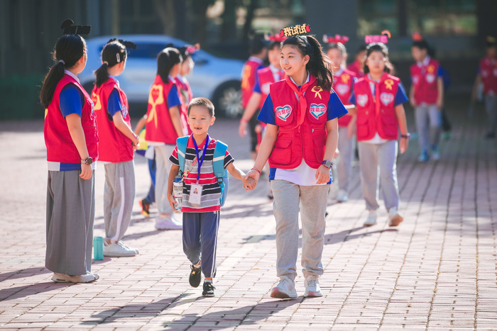 “你上学我守护”,新生入学他们有妙招