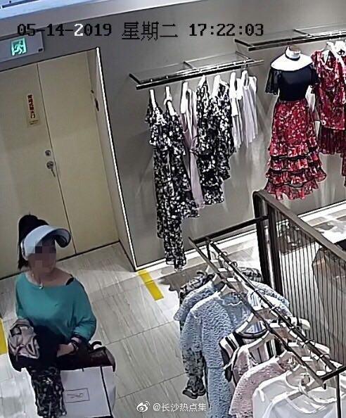 女子顺走专柜3千元裙子 店员将其网络曝光或被开除