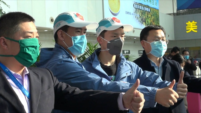 战疫特写丨从部队医院到抗疫前线的“95后”男孩：“大家都在，就没有什么好怕的”