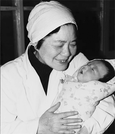 31年前出生的中国大陆首例试管婴儿 今天当妈妈了!
