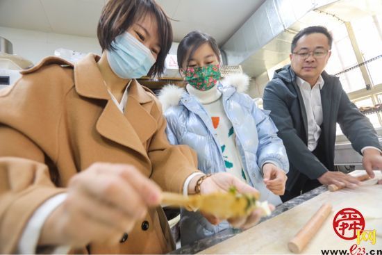 就地过年 暖在身边｜槐荫区昆仑街社区饺子宴包出亲情吃出年味