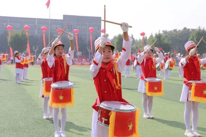 历城区第七届少先队鼓号操大赛精彩上演，上千学子争当新时代好少年