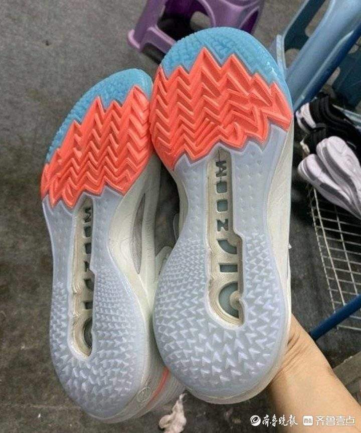 换鞋底120元一双，年轻人通过这种方式让运动鞋“新生”
