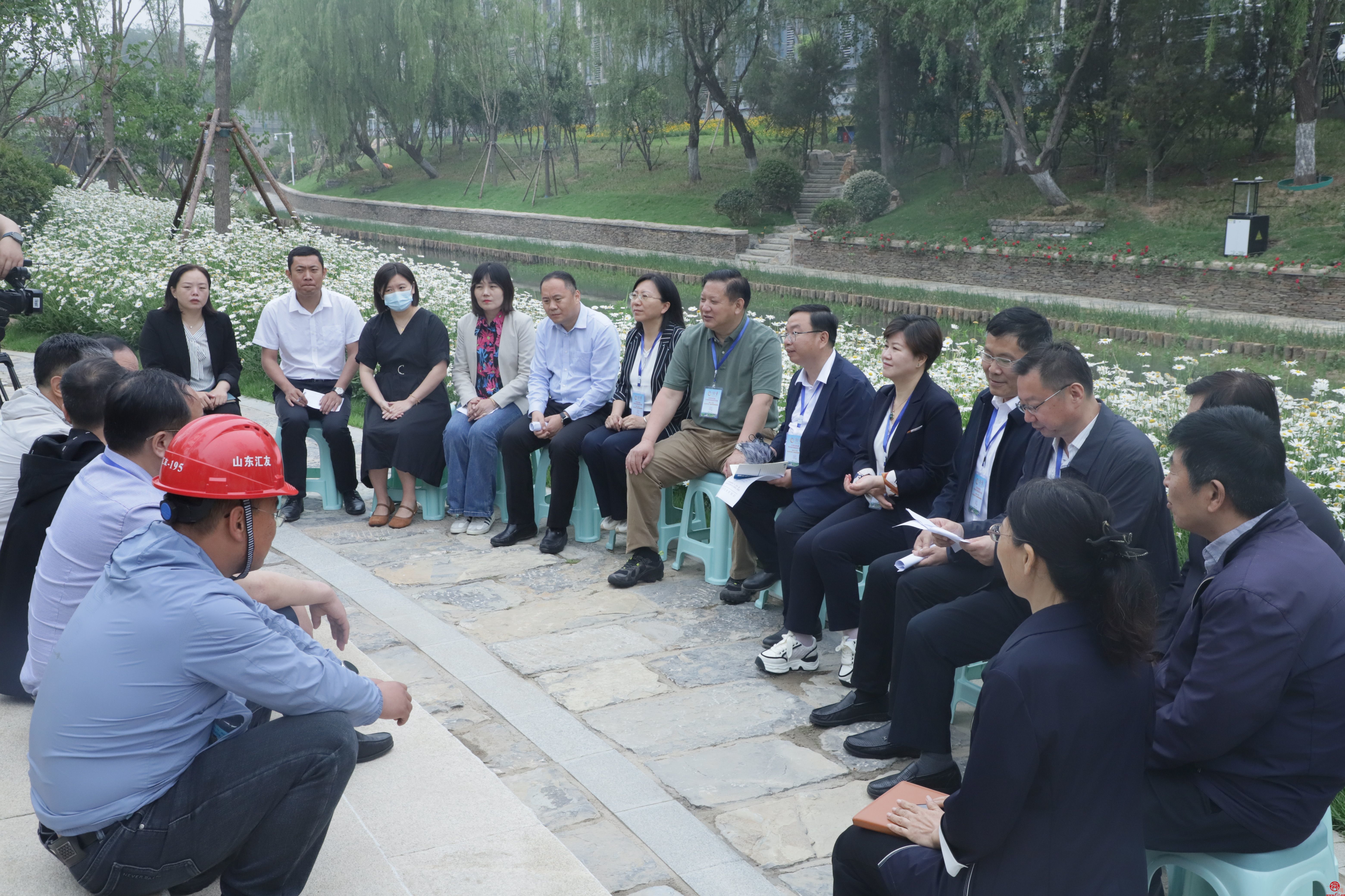 穿街巷巧施工 齐心协力保畅通——“商量”调研组赴槐荫区开展现场商量