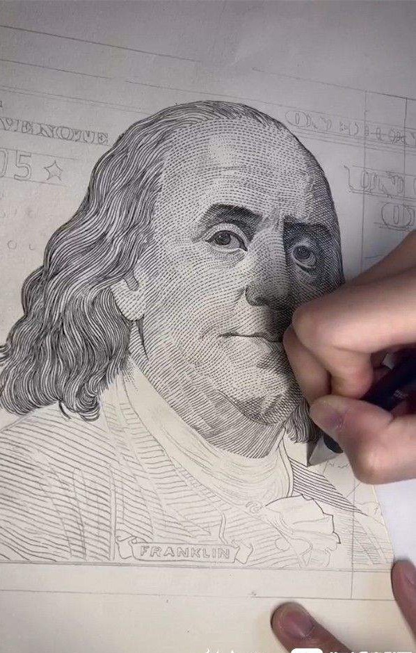 90后小伙手绘美元堪比印刷 甚至有民警上门了解情况