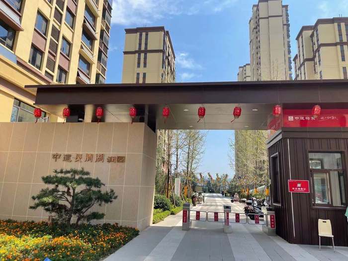 济南中建长清湖润园小区电梯窄小，业主：难容一副担架，耽误病情咋整？