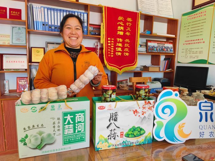 杨哥杨嫂，泉水人家新红人开创大蒜品牌时代～创意蒜样要哪款你说了“蒜”！