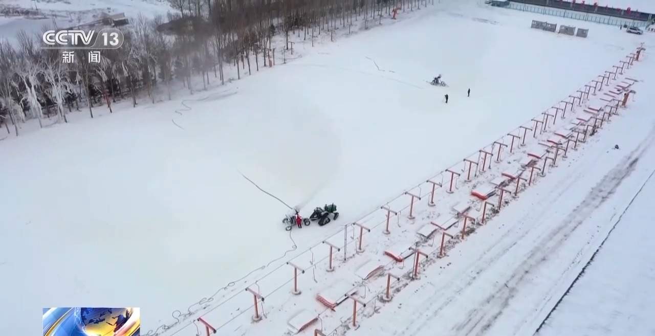 雪~下了 板~开了 全国多个雪场花式迎接滑雪季