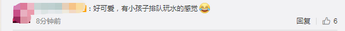 江西：消防栓故障多辆私家车排队洗车 有小孩子排队玩水的感觉