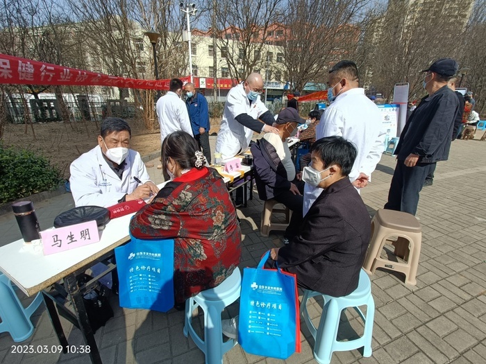 道德街街道联合济南市健康保健行业协会开展免费义诊活动