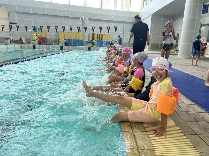 高新区汉峪小学的特色游泳课让孩子们直呼“爱了”