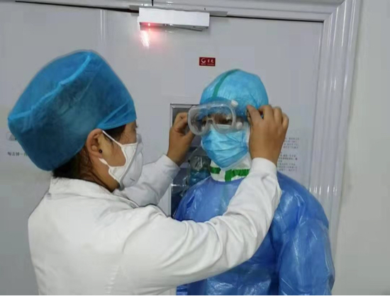 【战“疫”故事】在生死一线的抗争济南市传染病医院呼吸科王凤丽抗疫工作纪实
