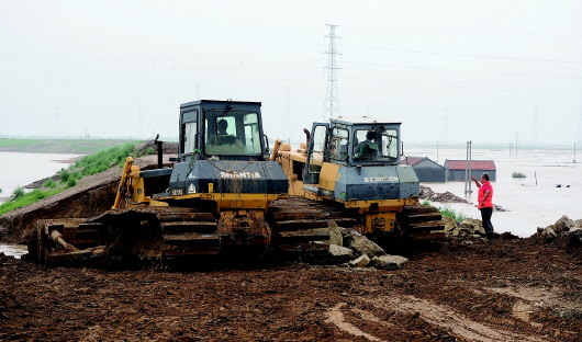 抢险救灾显身手！开挖掘机，我们山东人是认真滴！
