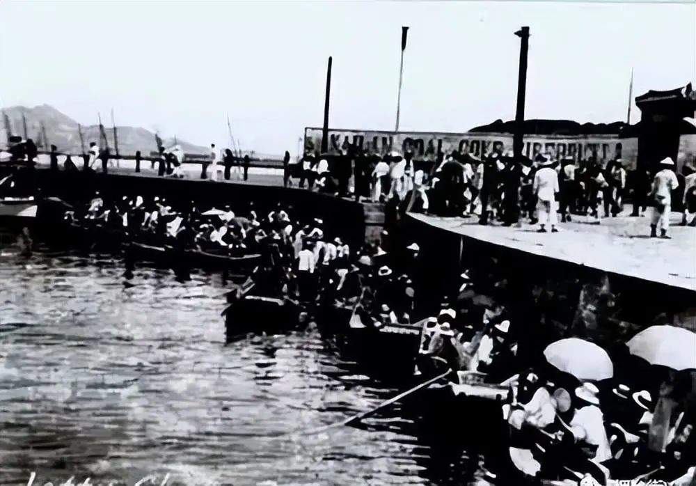 港口雄开万里流，浪奔浪涌新动能