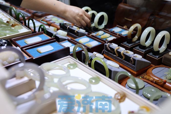 十万件珍宝齐聚济南 第三届济南国际珠宝玉石展开幕