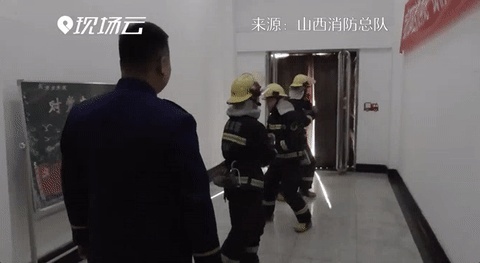 这群小伙的舞蹈火了！有人看了笑着笑着却哭了……