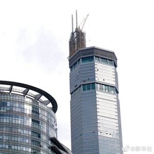 深圳赛格大厦楼顶桅杆拆除施工