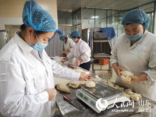 俏丽“花馒头”，全村都占股