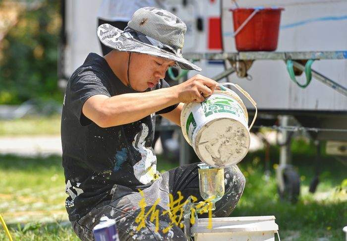 济南90后聋哑墙绘师庞治才:给生活铺上绚丽的色彩