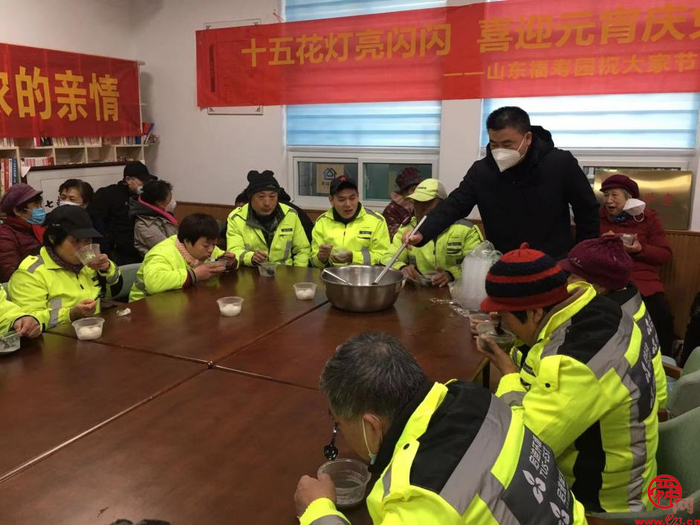 你们辛苦了！把热气腾腾的汤圆送给济南环卫工人