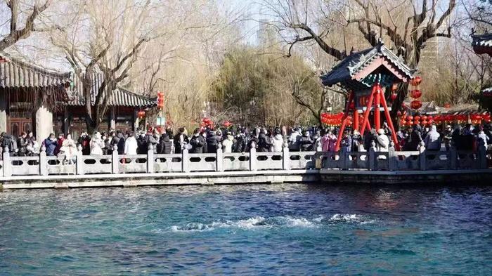 名泉胜景持续，天下第一泉风景区吸客60.62万人次