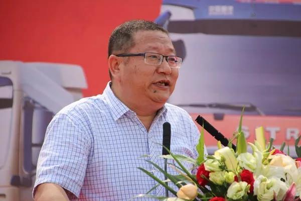 百辆订单交付 中国重汽汕德卡牵引车再次助力危化品运输