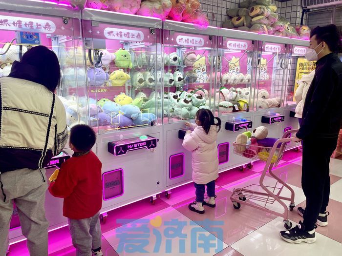 不到50米开了三四家店，“抓娃娃”火爆济南街头