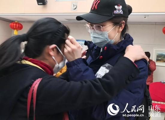 山东：青岛再派260多名医护人员驰援武汉