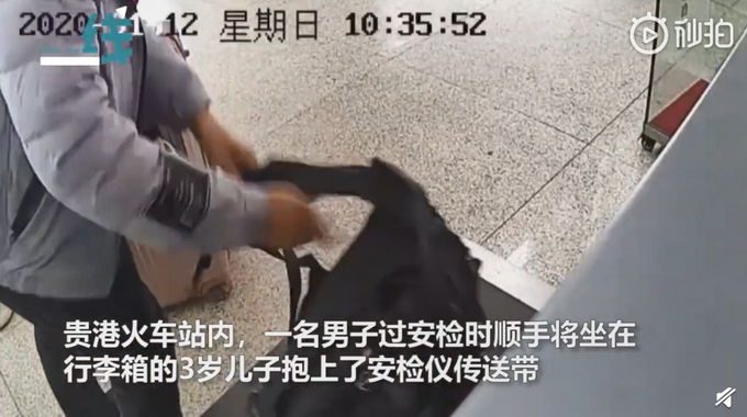 儿子放假每天早早起床做家务，吐槽赖床妈妈：好像放假的是我妈