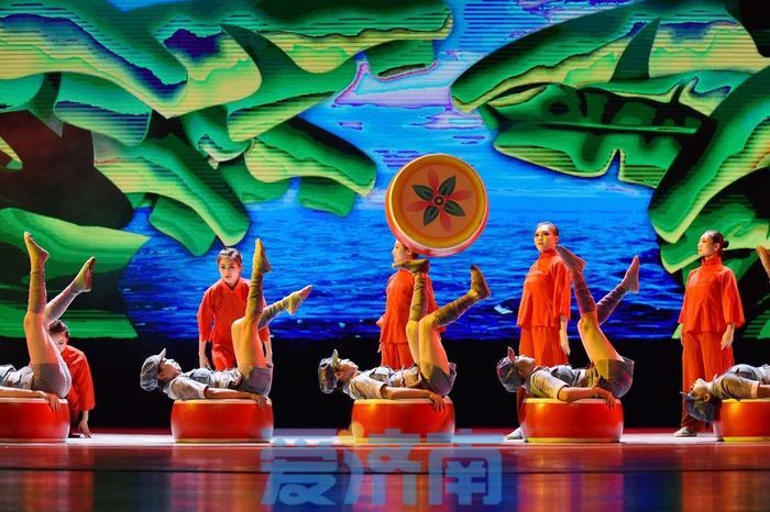 追忆红色经典，济南市杂技团《红色记忆》再现峥嵘岁月