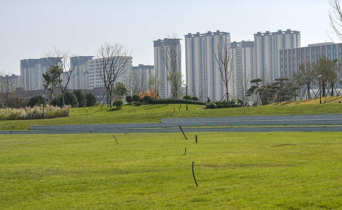 地铁2号线车站旁新建中央公园