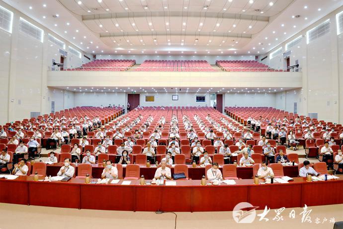 山东省委理论学习中心组读书班举行专题学习研讨