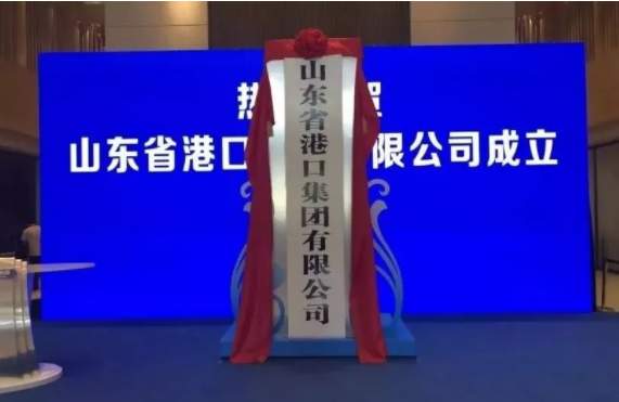 港口雄开万里流，浪奔浪涌新动能