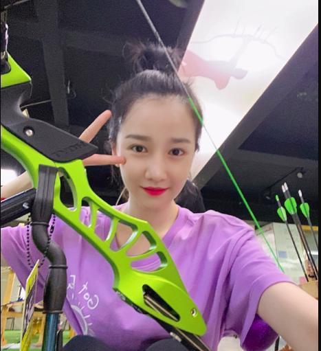 于小彤|于小彤出轨？陈小纭分手风波后首晒照，自嘲要多穿绿色