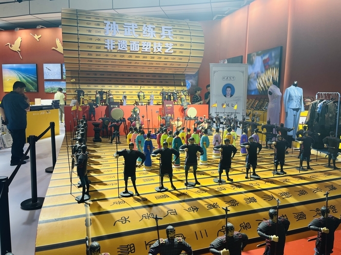 用非遗技艺重现“孙武练兵”，国内最大综合场景面塑作品亮相文博会