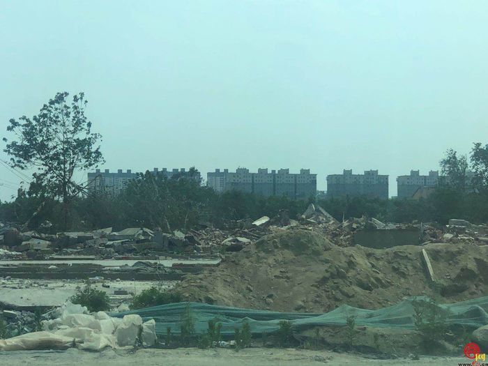 【啄木鸟行动】槐荫区匡山公园附近大量建筑垃圾渣土堆未覆盖防尘网