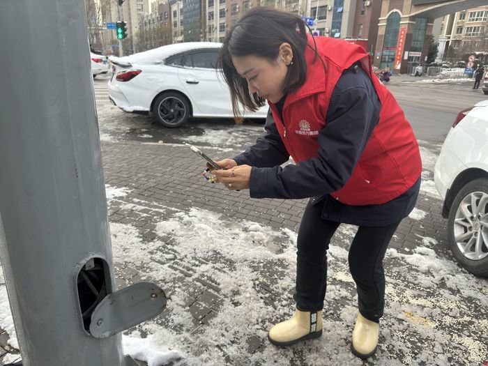 掌上城管“随手拍”志愿服务队开展积雪积冰路段大排查