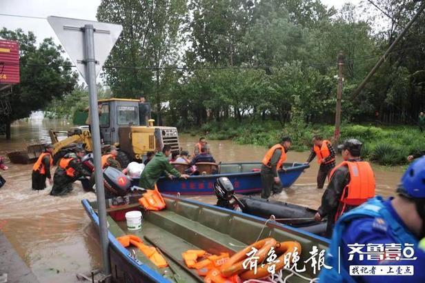 台风“利奇马”过境山东，章丘受暴雨侵袭，启动铲车救人！