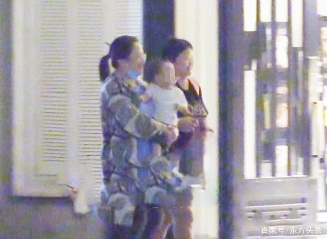 趙麗穎帶兒子現身 寶寶正臉照首曝光 麗穎麻桿腿搶鏡
