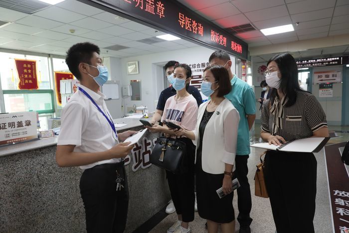 让数据多跑路 让老年人少跑腿 市政协围绕“关爱老年群体，共享智能生活”现场商量