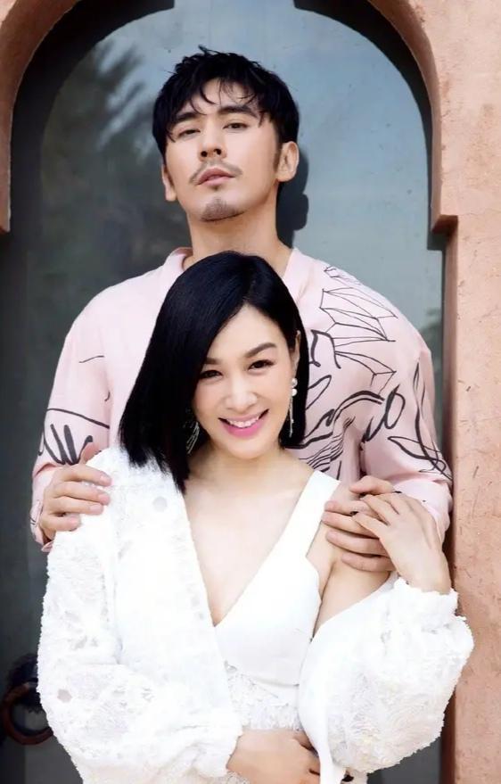 钟丽缇自曝叫停人工受孕，调养身体再战，50岁生子风险大