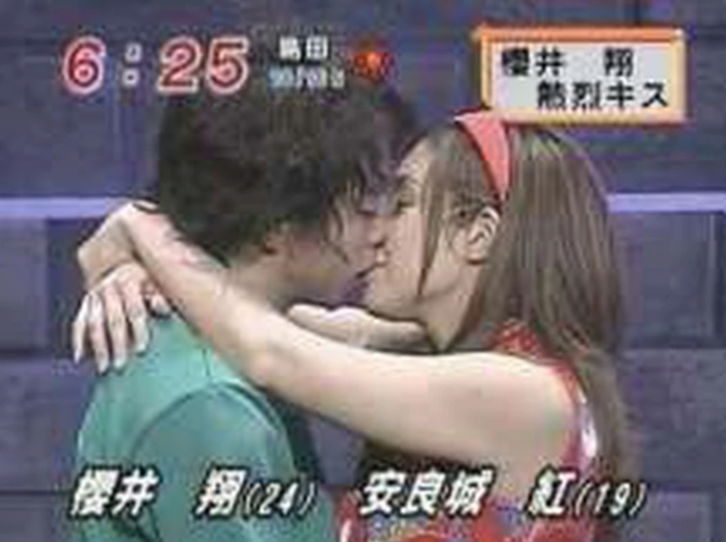 英语|34岁日本女歌手宣布奉子成婚，9宫格分享孕肚丈夫很神秘