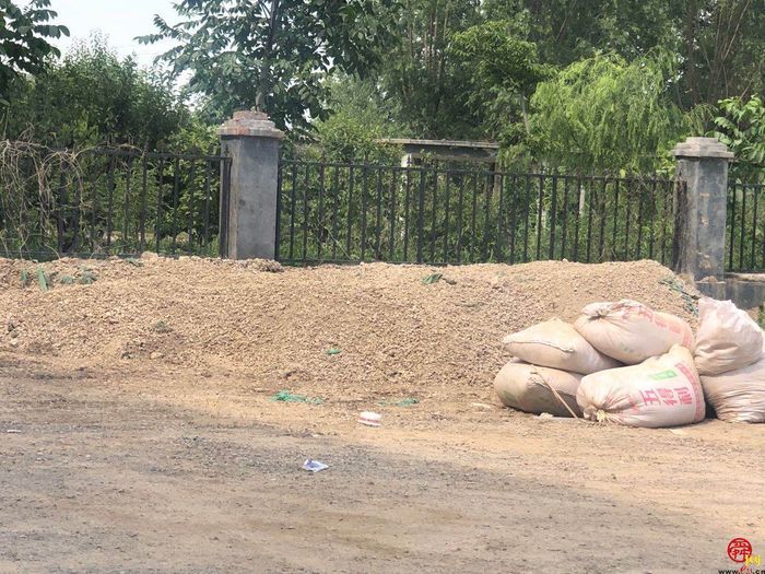 【啄木鸟行动】槐荫区吴家堡楚庄村大片渣土裸露堆放