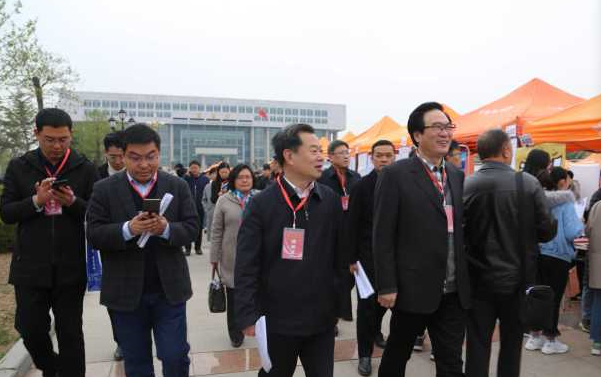 2019济南大型人才招聘暨高校毕业生就业双选会火爆