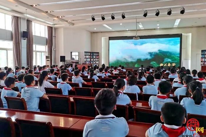 济南市滨河小学师生同上一堂“思政课”感悟血沃春华