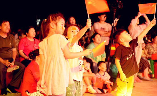 百名青年记者走基层丨西市场街道举办庆祝北大片区回迁两周年暨喜迎新中国成立70周年社区喜乐会