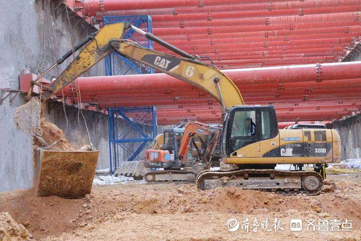 济南地铁6号线工程严寒中施工，天泺路站土石方开挖提前完成