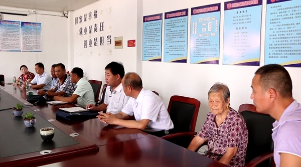 寻亲72年！南京80多岁老人见到“帮烈士寻亲”送信人张景宪失声痛哭！