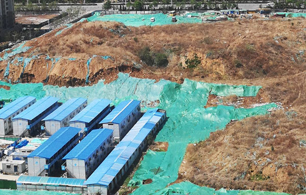 【啄木鸟在行动】历城区世纪大道与唐冶西路交叉口附近渣土裸露