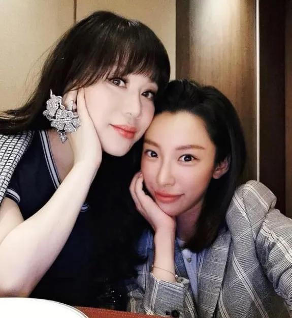 何猷启承认离婚|赌王儿子何猷启承认离婚，何猷启的"平民老婆"比奚梦瑶厉害多了?